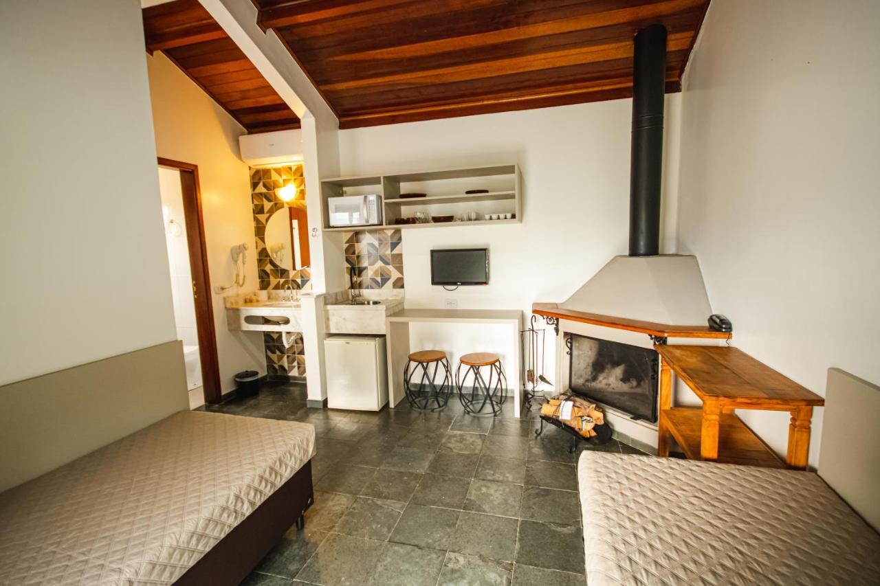 Pousada Il Villaggio Санту-Антониу-ду-Пиньял Экстерьер фото